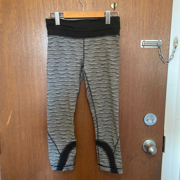 Lululemon Cropped Leggings - Picture 3 of 12